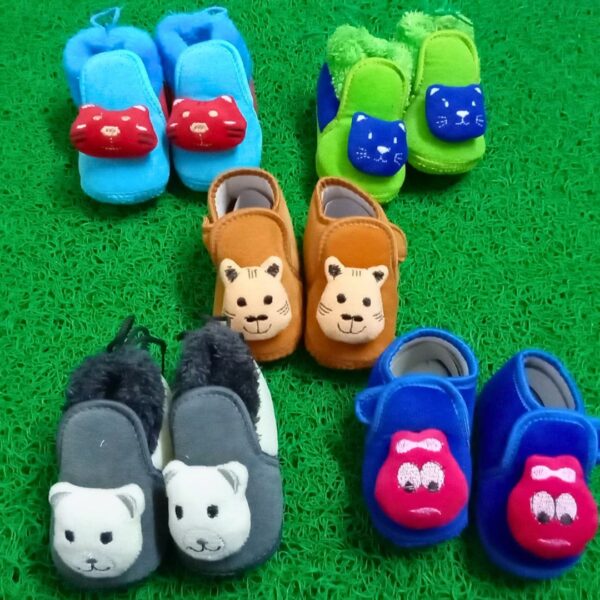 Baby Animal-Themed Soft Booties – 6 Adorable Designs for Little Explorers (0-12 Months) Baby Animal-Themed Soft Booties – 6 Adorable Designs for Little Explorers (0-12 Months)